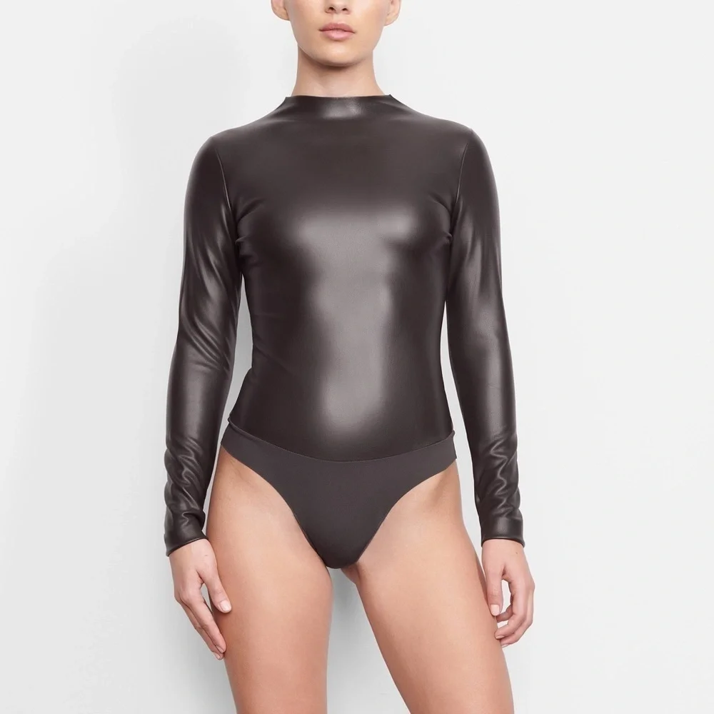 SKIMS FAUX LEATHER MOCK NECK BODYSUIT SOOT NWT (SOLD OUT) 🖤 SIZE XL LONG SLEEVE - Picture 2 of 10